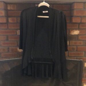 black open front 3/4 sleeve top